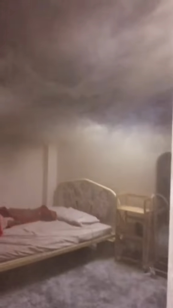  Xôn xao clip viral tủ lạnh cháy đen: Chủ clip thấy cháy nhưng vẫn bình tĩnh quay tường thuật đầy đủ  - Ảnh 2.