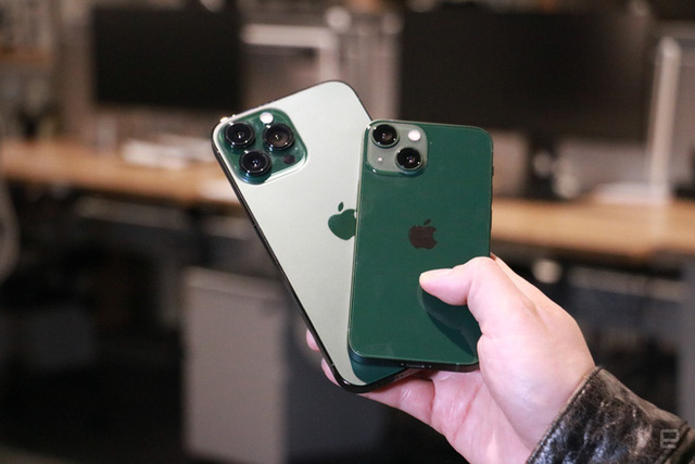 iPhone 13 màu xanh được khen ngợi hết lời, dự sẽ là màu sắc hot nhất hè 2022 này! - Ảnh 1. iPhone 13 màu xanh được khen ngợi hết lời, dự sẽ là màu sắc hot nhất hè 2022 này! - Ảnh 1.