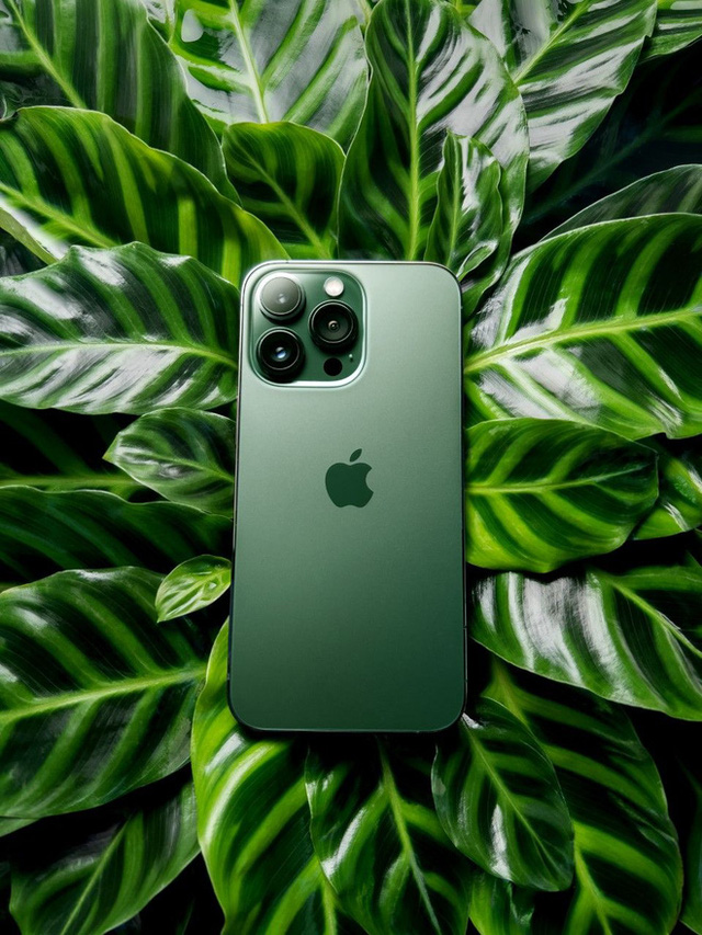iPhone 13 màu xanh được khen ngợi hết lời, dự sẽ là màu sắc hot nhất hè 2022 này! - Ảnh 2. iPhone 13 màu xanh được khen ngợi hết lời, dự sẽ là màu sắc hot nhất hè 2022 này! - Ảnh 2.
