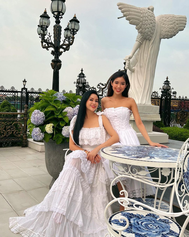 Peak beauty at the age of 52 of 'queen trillion' Thuy Tien: More attractive, classy, ​​in the same frame as her daughter who thought she was a 'sister' - Photo 3.