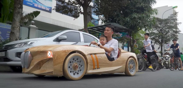 Bac Ninh's young father builds a super car to take his kids to school, surprising everyone - Photo 2.