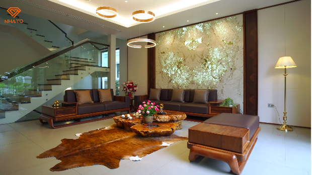 Cận cảnh nội thất của tiền tỷ trong biệt thự của giới siêu giàu Việt: Toàn bộ nội thất mạ vàng, riêng chiếc đèn chùm phòng khách có giá 1 tỷ đồng, ấn tượng nhất bộ sofa cỡ đại bằng cả căn chung cư - Ảnh 13.