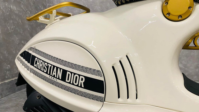 Hot girl 9X miền Tây tậu Vespa 946 Christian Dior giá 1 tỷ đồng, nằm chung garage với McLaren GT độc nhất Việt Nam - Ảnh 4.