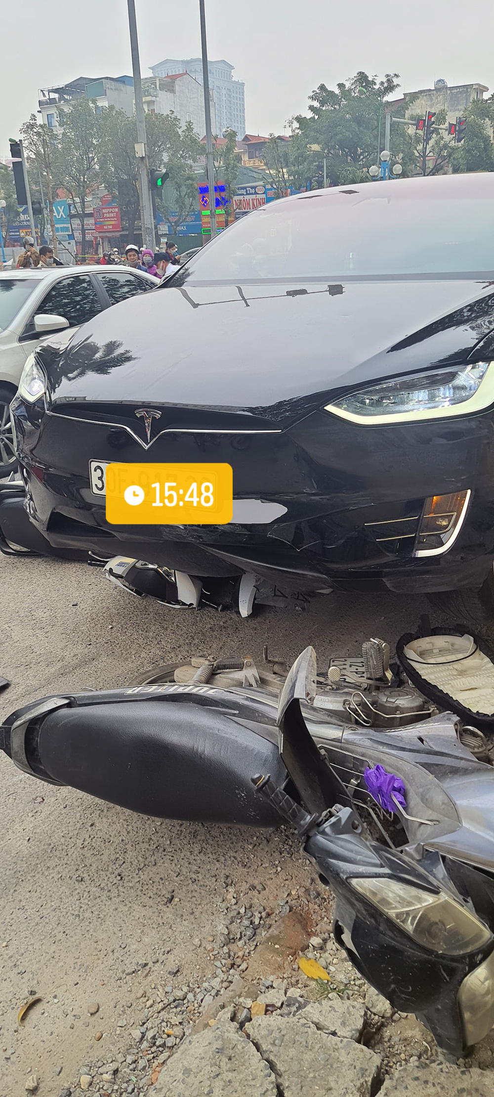 Mẫu xe cao cấp nhất của Tesla gây tai nạn ở Hà Nội: Trí tuệ nhân tạo đã ngủ quên? - Ảnh 3.