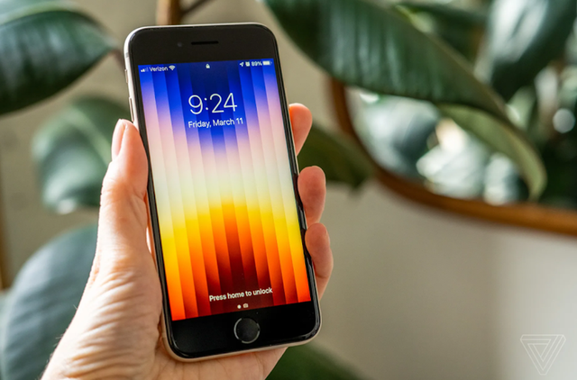  iPhone 13 series màu xanh lục hút khách Việt, iPhone SE 3 2022 không phải dạng vừa  - Ảnh 1.
