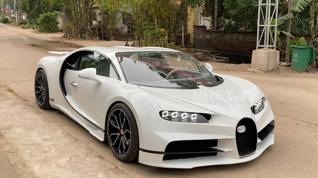 Homemade Bugatti Chiron worth billions of young people in Quang Ninh upgraded: New color, milling wheel, match with Kia Cerato to see the huge size - Photo 1.