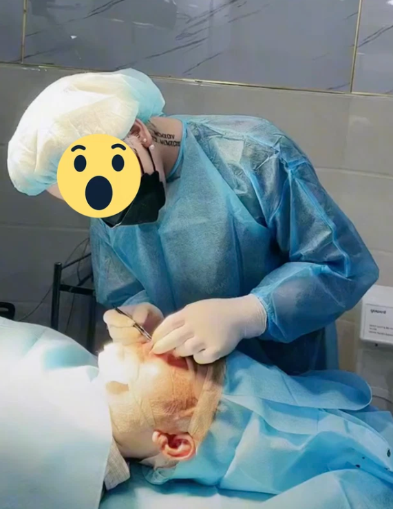 Vụ cô gái 22 tuổi tử vong sau phẫu thuật thẩm mỹ: Xuất hiện clip chủ cơ sở vừa làm mũi cho khách vừa... nhảy đu trend TikTok - Ảnh 3.
