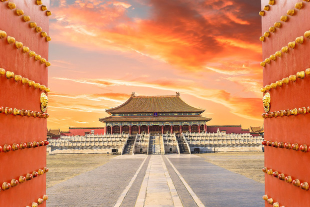   The Forbidden City has 9,999 rooms but absolutely no toilets, so how did tens of thousands of people in the past 