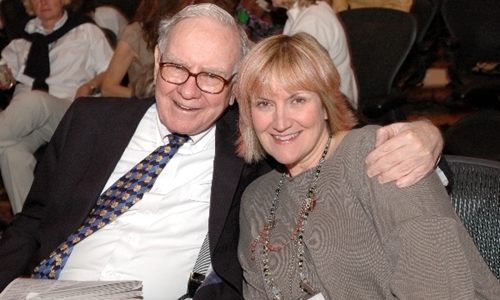  Ái nữ duy nhất nhà Warren Buffett: Hơn 20 tuổi mới biết cha là tỷ phú, “phát ngượng” vì cách sống tằn tiện quá mức của ông  - Ảnh 4.