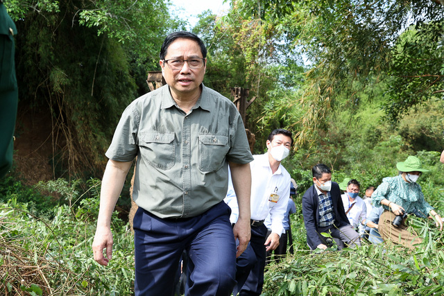 Chùm ảnh: Thủ tướng khảo sát thực địa quy hoạch tuyến giao thông trọng điểm kết nối Bình Phước với Đông Nam Bộ - Ảnh 3.