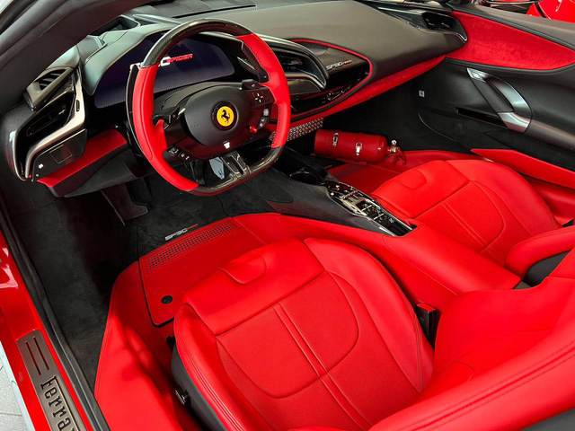 Private dealers offer Ferrari SF90 Spider for more than 45 billion VND to Vietnamese giants: Hot hybrid gasoline super car in the time of fuel price increase - Photo 5.