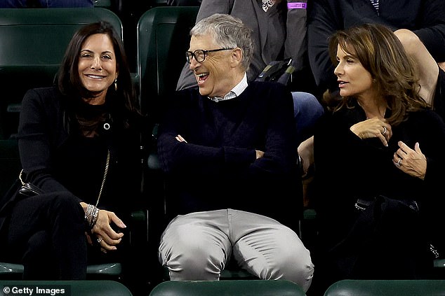  Vừa bị vợ cũ tố ngoại tình, tỷ phú Bill Gates đã liên tục công khai xuất hiện tình cảm với người phụ nữ mới bí ẩn khiến dư luận xôn xao  - Ảnh 5.