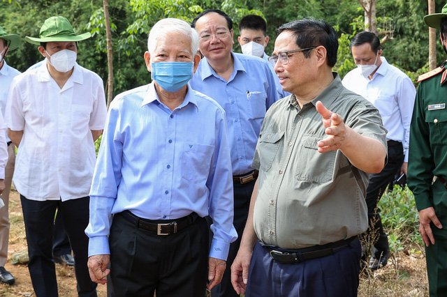 Chùm ảnh: Thủ tướng khảo sát thực địa quy hoạch tuyến giao thông trọng điểm kết nối Bình Phước với Đông Nam Bộ - Ảnh 6.