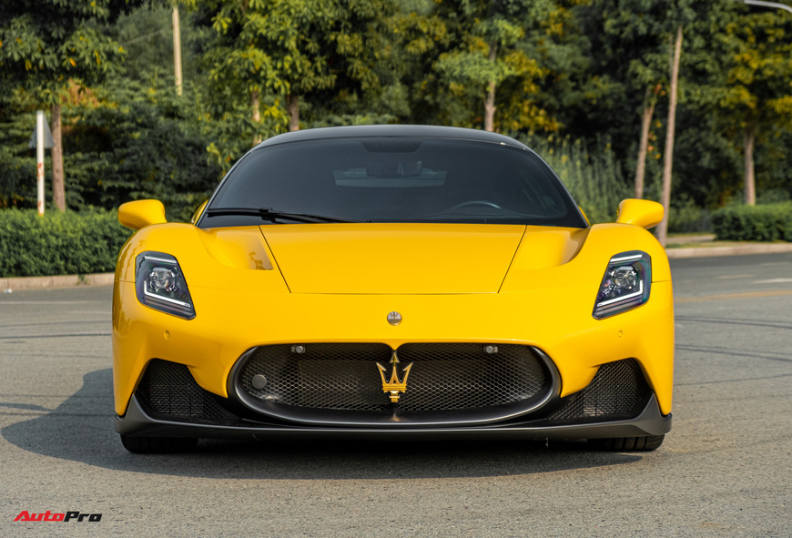 Đại gia Tây Ninh mang siêu xe Maserati MC20 đi mạ vàng: Chi phí hơn 2 tỷ đồng, 1.000 giờ thi công, độc nhất thế giới - Ảnh 2.