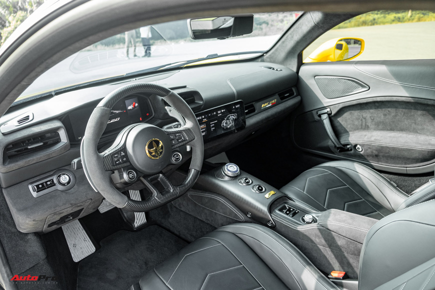 Đại gia Tây Ninh mang siêu xe Maserati MC20 đi mạ vàng: Chi phí hơn 2 tỷ đồng, 1.000 giờ thi công, độc nhất thế giới - Ảnh 19.