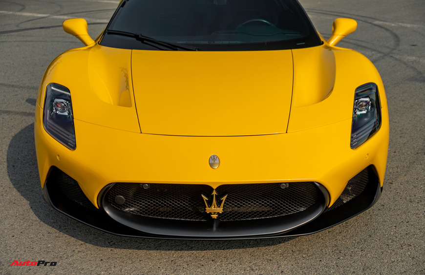 Đại gia Tây Ninh mang siêu xe Maserati MC20 đi mạ vàng: Chi phí hơn 2 tỷ đồng, 1.000 giờ thi công, độc nhất thế giới - Ảnh 4.