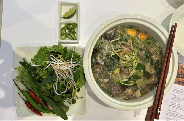 Two bowls of pho cost nearly 600,000 VND in Da Nang - Photo 4.