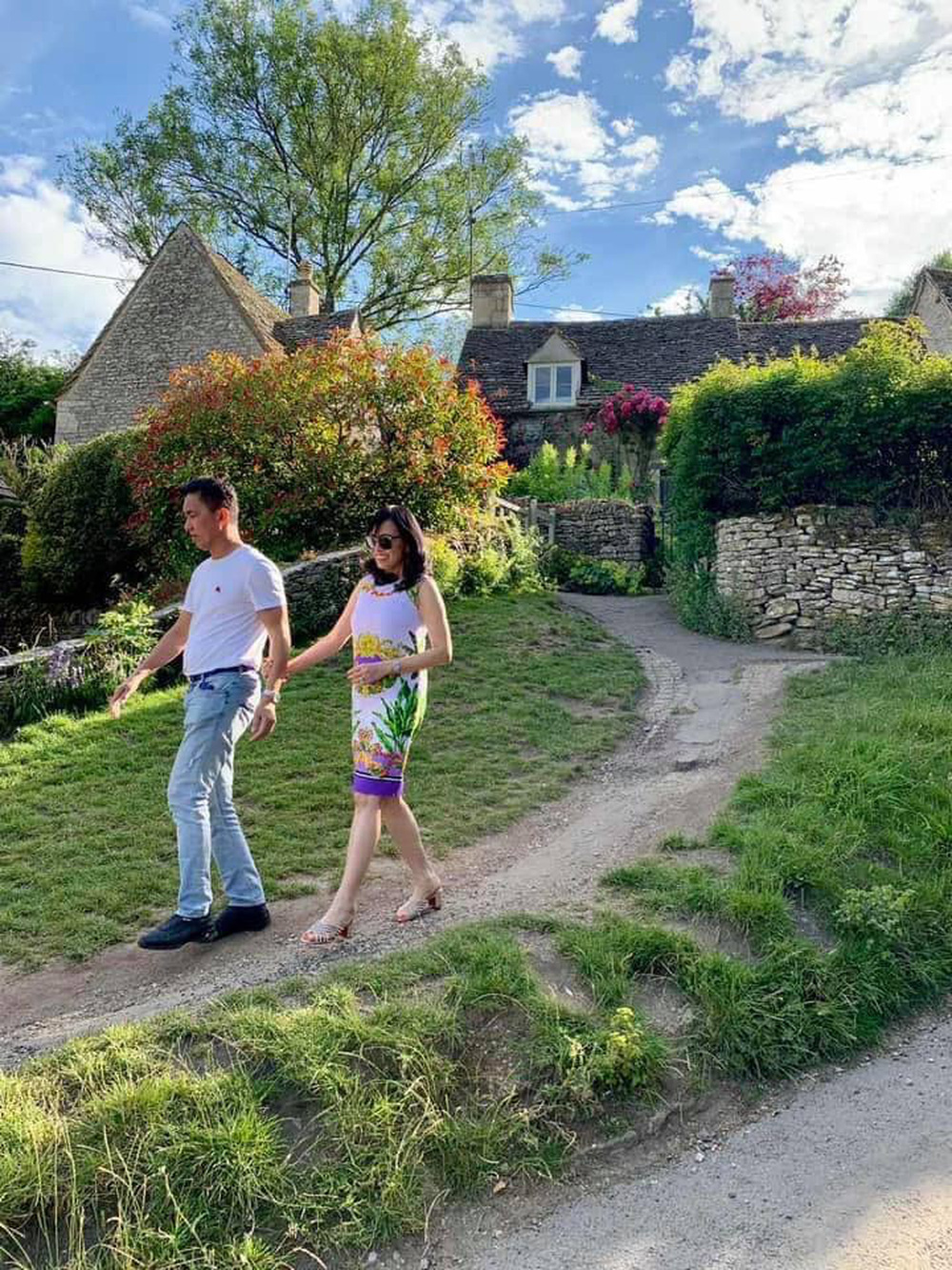  Khoảnh khắc bên gia đình của ông Hồ Nhân: Đi nước ngoài du lịch, chiều vợ con hết mực - Ảnh 6.