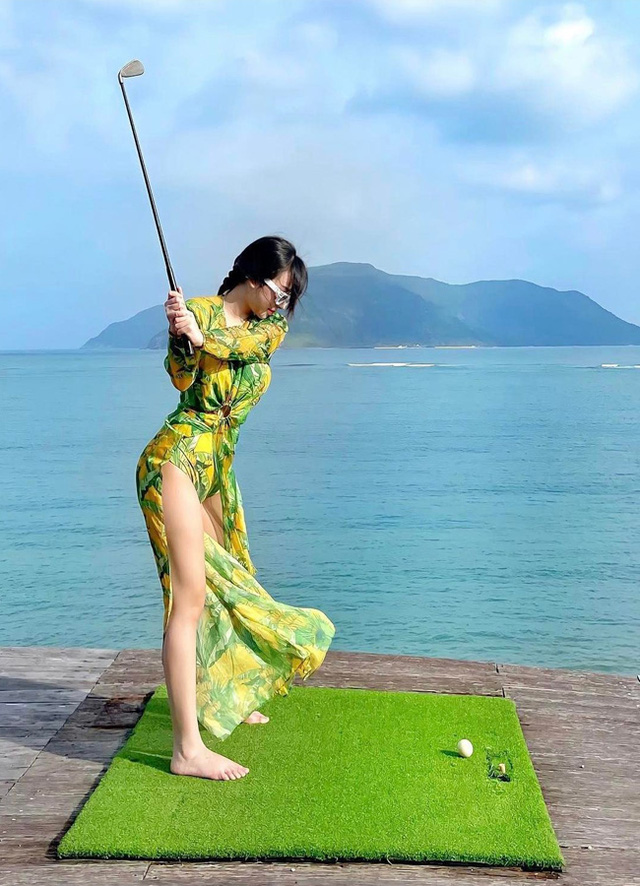 Điểm mặt loạt người đẹp nhiều năm nay chăm chỉ tập Golf, từ BTV truyền hình đến cái tên từng gây “thị phi” giờ nhìn cứ như Golf thủ - Ảnh 9. Điểm mặt loạt người đẹp nhiều năm nay chăm chỉ tập Golf, từ BTV truyền hình đến cái tên từng gây “thị phi” giờ nhìn cứ như Golf thủ - Ảnh 9.