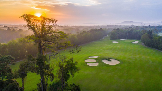 Why invest in many beautiful golf courses, but billionaire Pham Nhat Vuong finds golf a difficult subject?  - Photo 2.