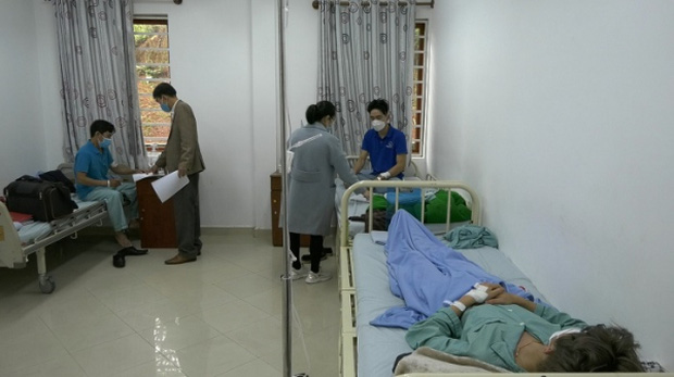 A series of tourists and athletes were hospitalized after eating Lien Hoa bread - Photo 1.
