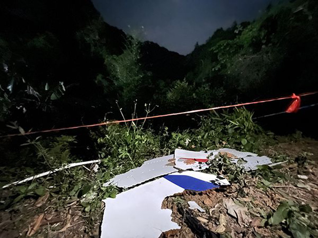 Máy bay chở 132 người rơi tại Trung Quốc: Dữ liệu chuyến bay “rất bất thường”, phi công có thể đã bất tỉnh trong thời khắc kinh hoàng cuối cùng - Ảnh 4.