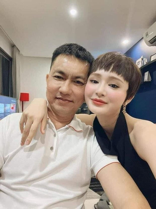 Nửa đêm, xuất hiện thêm hàng loạt ảnh thân thiết trên mức ‘anh em họ nương tựa’ của CEO Hồ Nhân và Hiền Hồ - Ảnh 8. Nửa đêm, xuất hiện thêm hàng loạt ảnh thân thiết trên mức ‘anh em họ nương tựa’ của CEO Hồ Nhân và Hiền Hồ - Ảnh 8.