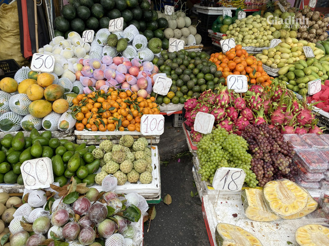 Chinese fruit is sluggish, Vietnamese goods cost from 7,000 VND/kg as expensive as hot cakes - Photo 1.