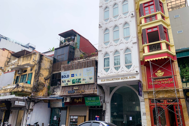 Mở cửa du lịch, nhiều khách sạn trăm tỷ ở phố cổ Hà Nội vẫn cửa đóng then cài, thậm chí rao bán thanh lý “giá Covid” - Ảnh 1.