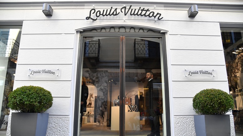 Địa chỉ mua giày Louis Vuitton chính hãng uy tín tại Sài Gòn  HOANG NGUYEN  STORE