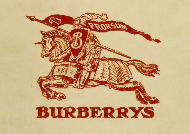 Bí mật đằng sau chiếc áo trench coat trứ danh của Burberry: Đường may 11,5 mũi trên 1 inch bằng tay 100%, tỷ lệ sai sót 0% - Ảnh 1.