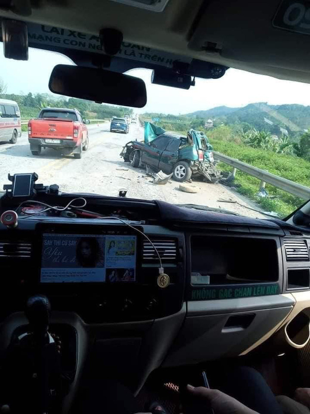 Continuous accident on Noi Bai - Lao Cai highway, the scene scared many people - Photo 2.