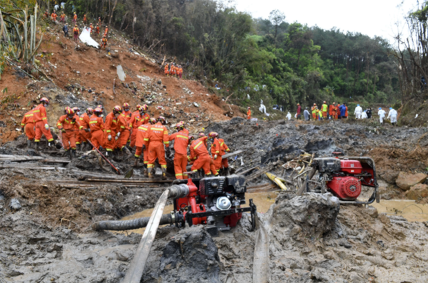 Không có điều kỳ diệu: Trung Quốc chính thức thông báo toàn bộ 132 người trên chuyến bay rơi xuống núi đã thiệt mạng - Ảnh 2. Không có điều kỳ diệu: Trung Quốc chính thức thông báo toàn bộ 132 người trên chuyến bay rơi xuống núi đã thiệt mạng - Ảnh 2.