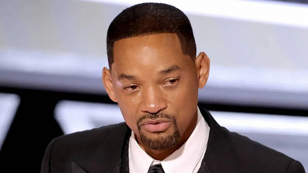 Cú twist bất ngờ: Will Smith bị chỉ trích dữ dội vì tát đồng nghiệp trên sóng live Oscar để bảo vệ vợ, dư luận đổi chiều 180 độ - Ảnh 1.