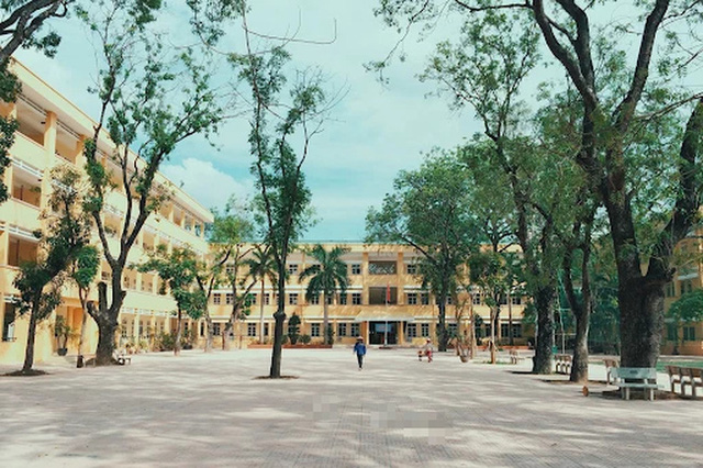   Hanoi has 1 high school: The competition rate is the highest in the city, students compete with chipped foreheads, expected to get 9 points/subject, please apply - Photo 1.