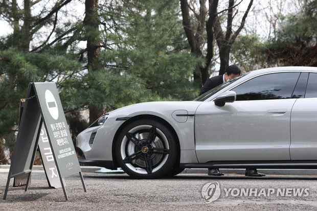 Choáng váng dàn siêu xe đổ bộ đám cưới Hyun Bin - Son Ye Jin: Maybach, Rolls Royce, Ferrari đến Lamborghini, G63 nối đuôi! - Ảnh 14.