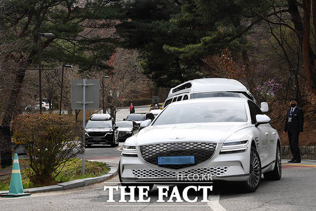 Stunned the fleet of super cars that landed at the wedding of Hyun Bin - Son Ye Jin: Maybach, Rolls Royce, Ferrari to Lamborghini, G63 followed!  - Photo 9.