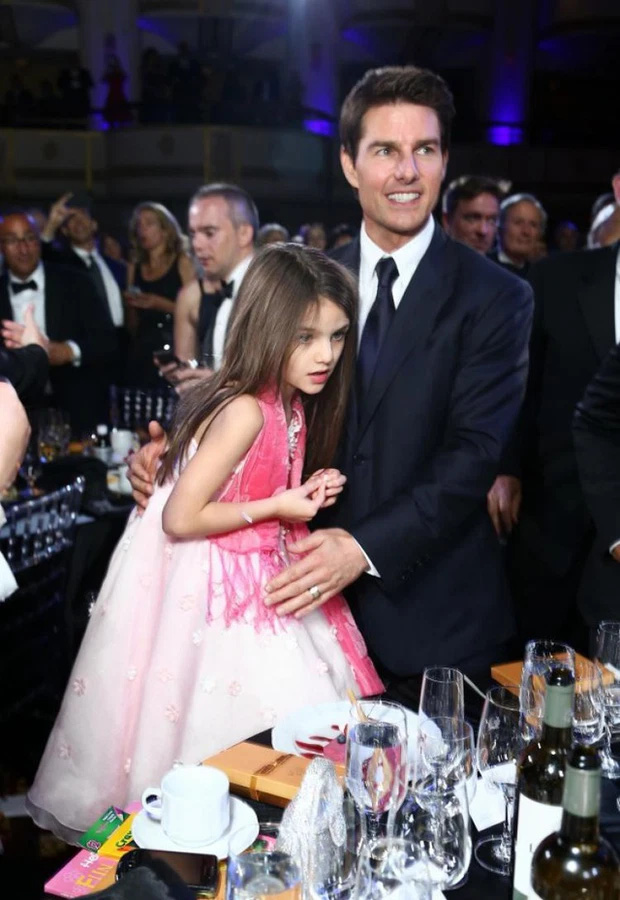  Cuộc sống ái nữ nhà Tom Cruise sau gần 10 năm không gặp ông bố triệu phú: Xinh đẹp, có học vấn, lại giỏi kiếm tiền  - Ảnh 4.