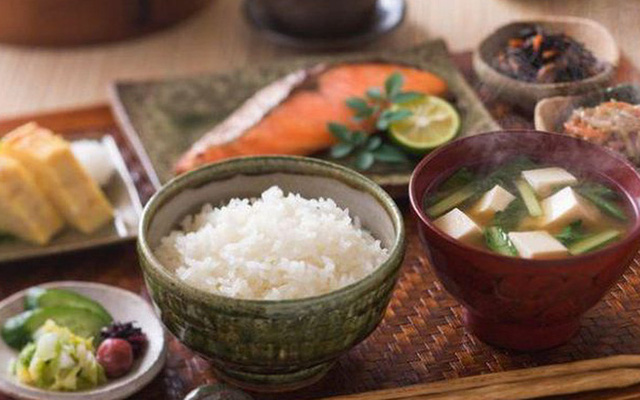  3 kiểu ăn cơm giúp hạ đường huyết, chống béo phì rất hiệu quả của người Nhật: Người Việt hẳn sẽ tiếc nuối vì chưa biết để áp dụng  - Ảnh 1.