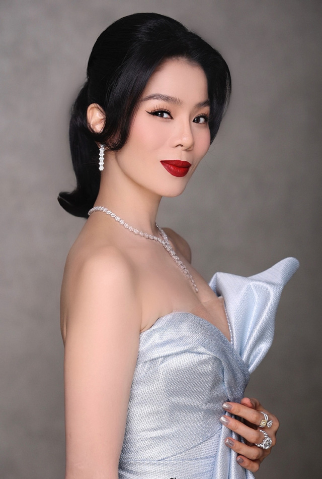  Chân dung nữ ca sĩ lần đầu góp mặt trong BGK Miss World Việt Nam: Tuổi 40 thành công với khối tài sản khổng lồ, sở hữu biệt thự hàng chục tỷ khiến dân tình “lóa mắt”  - Ảnh 2.