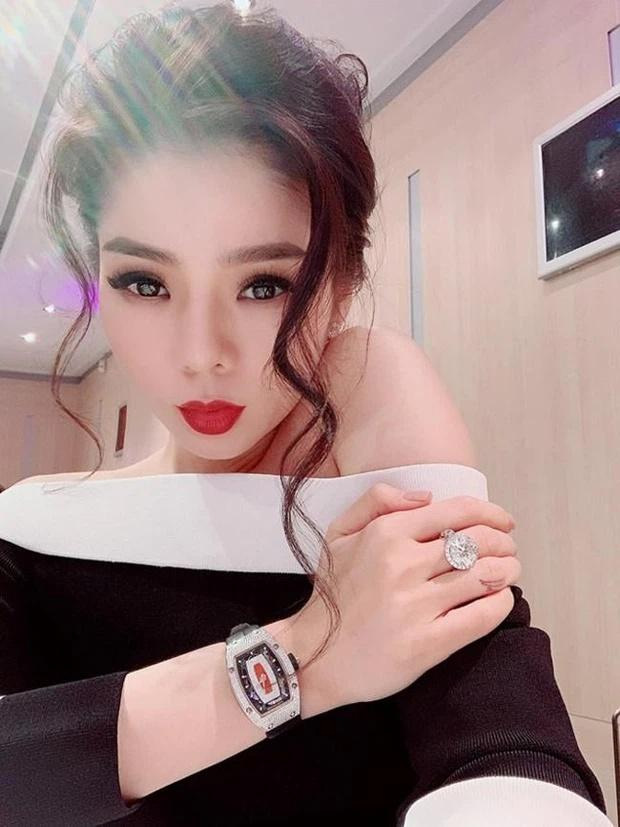  Chân dung nữ ca sĩ lần đầu góp mặt trong BGK Miss World Việt Nam: Tuổi 40 thành công với khối tài sản khổng lồ, sở hữu biệt thự hàng chục tỷ khiến dân tình “lóa mắt”  - Ảnh 12.