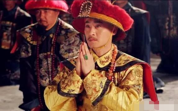  Cái quỳ gối của hoàng đế Khang Hi đổi lấy 200 năm thịnh vượng của nhà Thanh: Vì sao? - Ảnh 2.