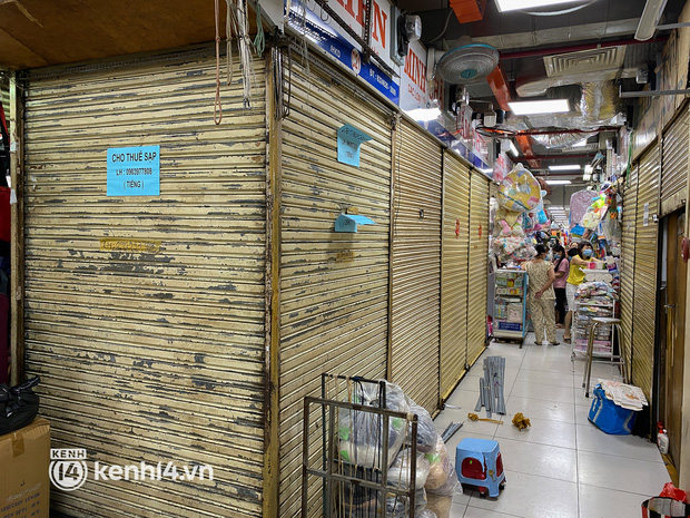 Chợ bán sỉ lớn nhất Sài Gòn ế ẩm sau Tết, nhiều tiểu thương ngậm ngùi sang nhượng hoặc cho thuê sạp - Ảnh 12.