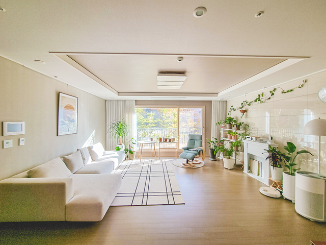 Thiết kế căn hộ theo phong cách tối giản, mẹ bỉm sữa Hàn Quốc biến phòng khách thành không gian vui chơi “đã đời” cho bé - Ảnh 4.