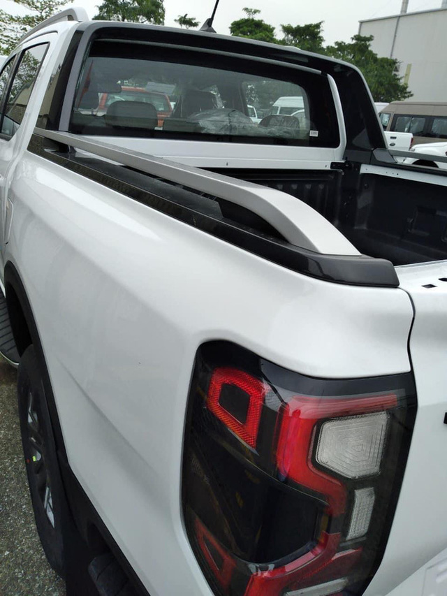 Ford Ranger 2023 revealed naked in Vietnam: There is an XLS version, the interior is full of technology, expected to be released in the third quarter - Photo 6.