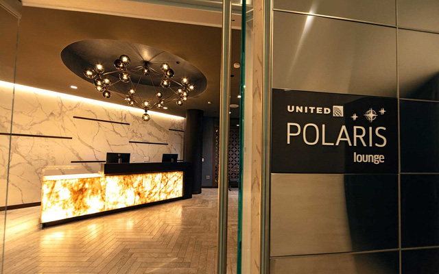 Có gì trong phòng chờ Polaris trị giá gần 1.000 tỷ đồng của United Airlines: Đẳng cấp cho giới nhà giàu, ăn - ngủ - nghỉ không kém gì khách sạn thượng lưu - Ảnh 2.