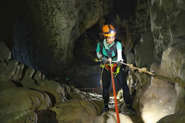 Close-up of the world's largest cave exploration tour in Vietnam: Sell out tickets all year in advance, must have abundant physical strength and it is important to have….  money - Photo 4.