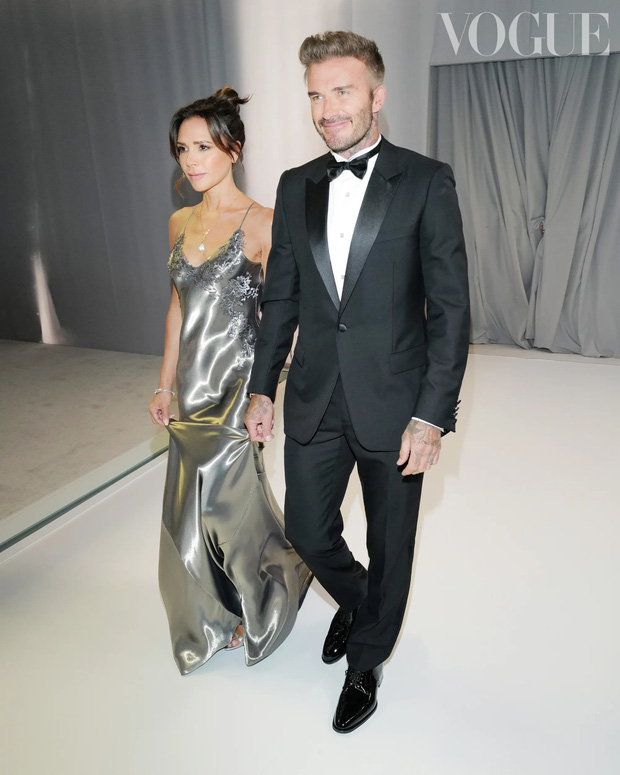 Kín mà hiểm như Victoria Beckham: Mặc đơn giản, đeo 1 chiếc vòng trị giá bằng 2/3 chi phí đám cưới gần trăm tỷ của Brooklyn - Ảnh 3.