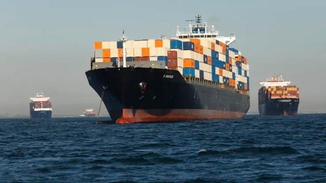 Các hãng vận tải biển Trung Quốc chuyển container rỗng nhiều hơn đầy từ bờ Tây Mỹ - Ảnh 1.