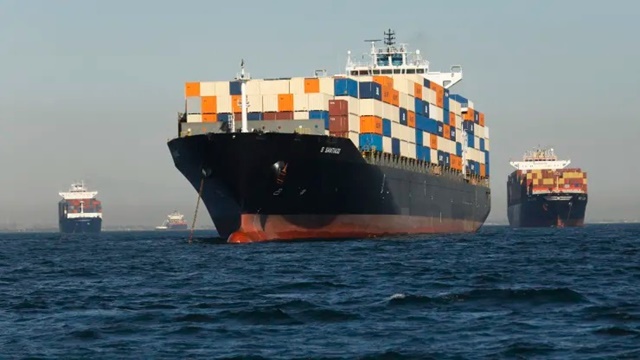 Chinese shipping lines move more empty containers than full ones from the US West Coast - Photo 1.